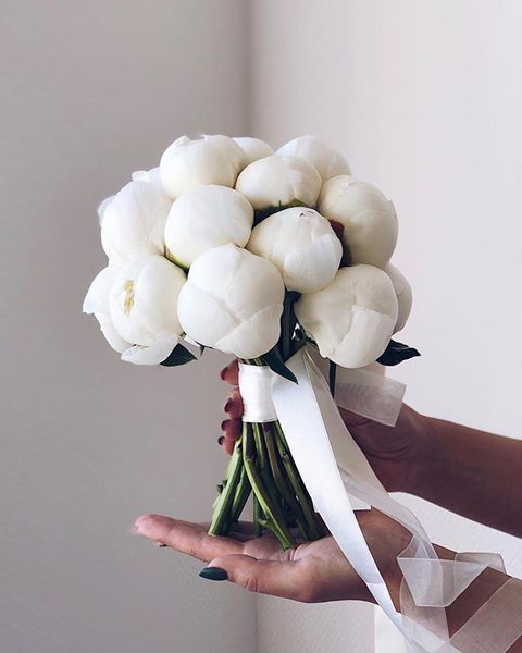 Bouquet sposa peonie bianche