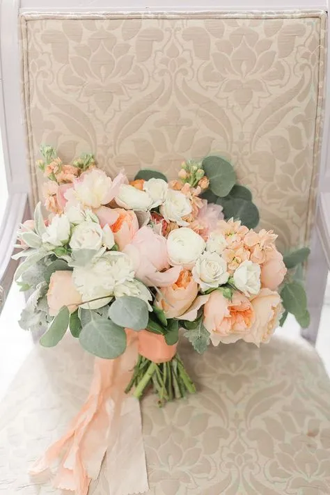 Bouquet sposa peach fuzz